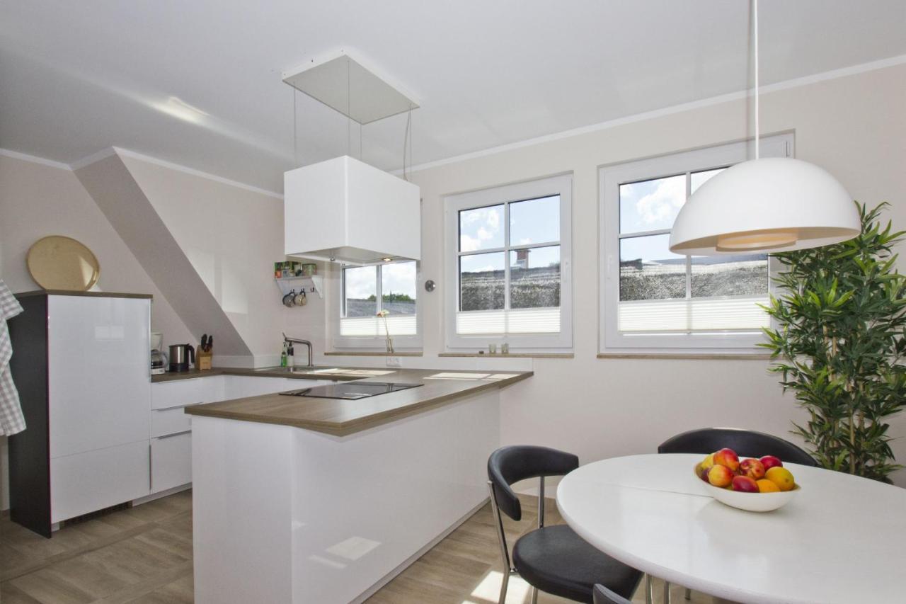 Ferienhaus Auszeit Fewo 03 - Dachterrasse, Ruhige Lage Middelhagen Exterior foto